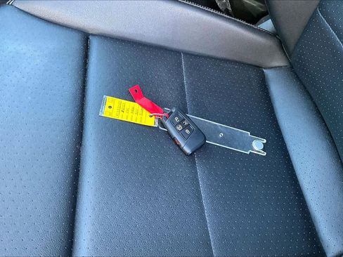 Certified 2023 Volkswagen Atlas SE image 14