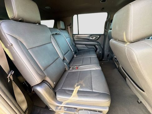 Used 2023 Chevrolet Suburban LT image 28