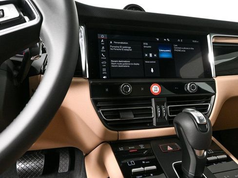 Certified 2026 Porsche Macan image 12