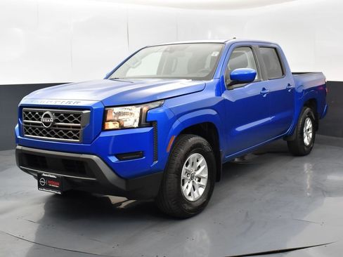 Used 2024 Nissan Frontier SV image 3