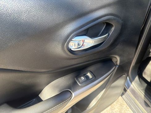 Used 2022 Jeep Cherokee Latitude Lux image 21