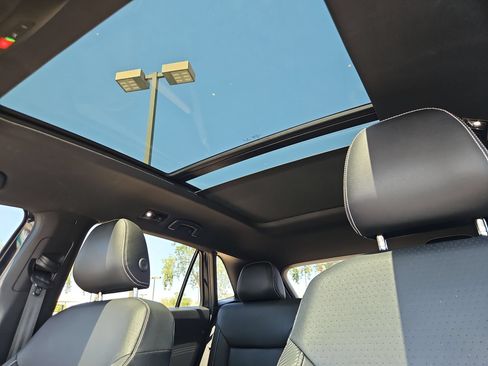 Used 2023 Volkswagen Atlas Cross Sport SE w/ Panoramic Sunroof Package FWD image 20