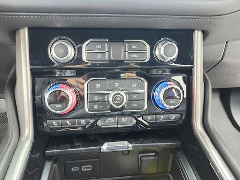 Used 2024 GMC Yukon Denali image 29