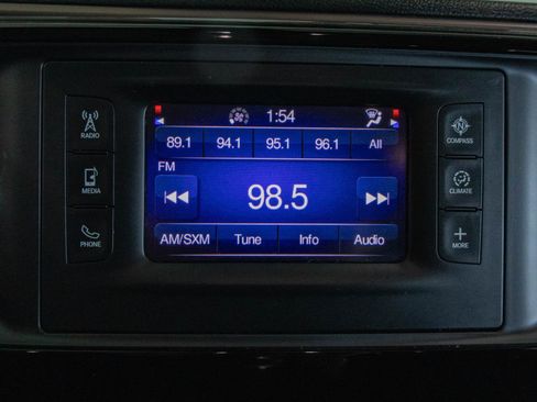 Used 2017 Chrysler Pacifica Touring image 8