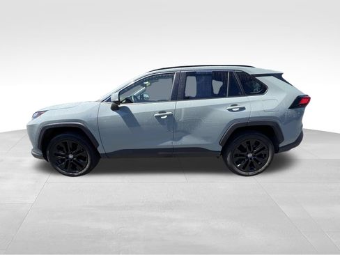 Used 2022 Toyota RAV4 XLE Premium AWD/4WD image 9