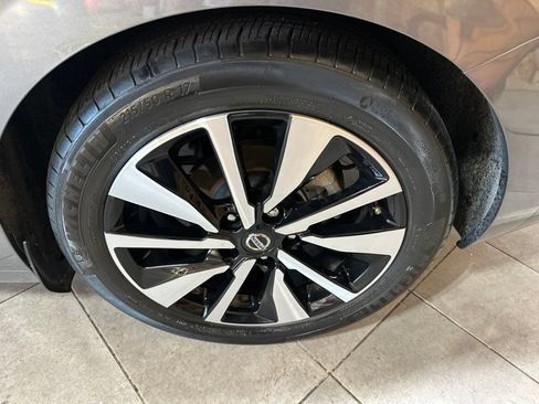 Used 2023 Nissan Sentra SV w/ SV Premium Package FWD image 9