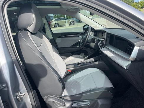 Certified 2026 Volkswagen Tiguan SE w/ Panoramic Sunroof Package AWD/4WD image 33