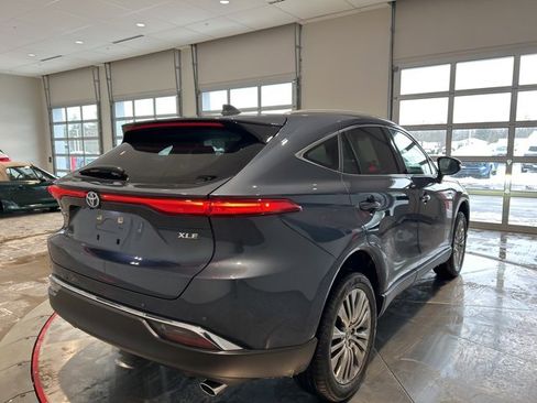 Used 2023 Toyota Venza XLE image 6