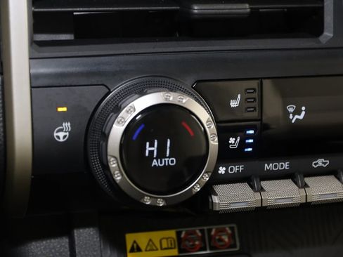 Used 2025 Toyota Tacoma Limited image 8