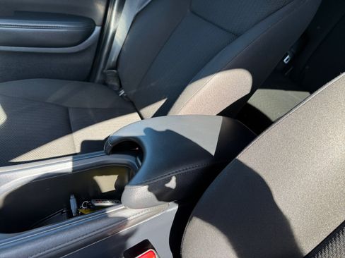 Used 2018 Honda HR-V EX image 14