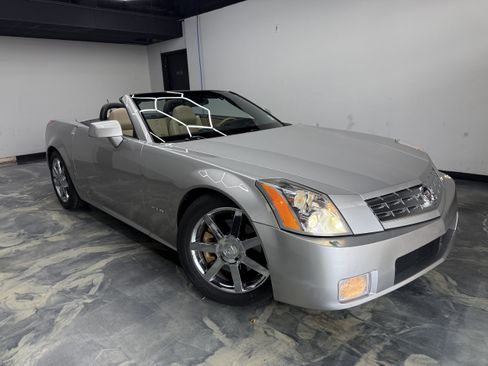 Used 2008 Cadillac XLR RWD image 4