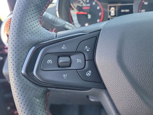 Used 2025 Chevrolet Trax RS FWD image 26