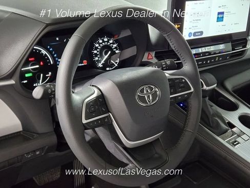 Used 2026 Toyota Sienna XLE FWD image 29