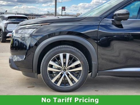 Certified 2025 Nissan Pathfinder Platinum image 9