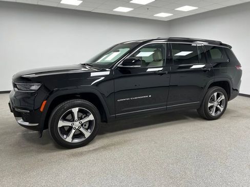 Used 2025 Jeep Grand Cherokee L Limited w/ Luxury Tech Group II AWD/4WD image 5