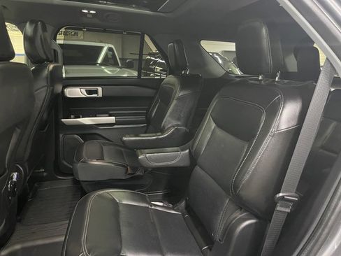 Certified 2022 Ford Explorer Limited w/ Limited Technology Package image 17