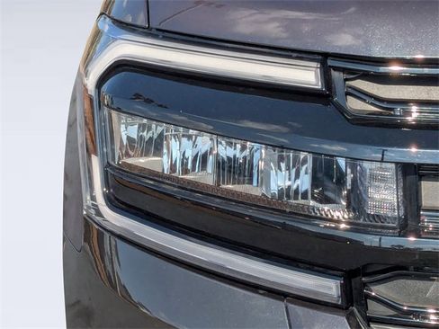 Used 2024 Ford Expedition Limited image 9