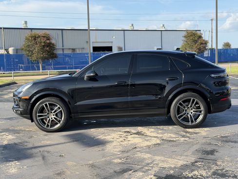 Used 2023 Porsche Cayenne Coupe w/ Premium Package AWD/4WD image 14
