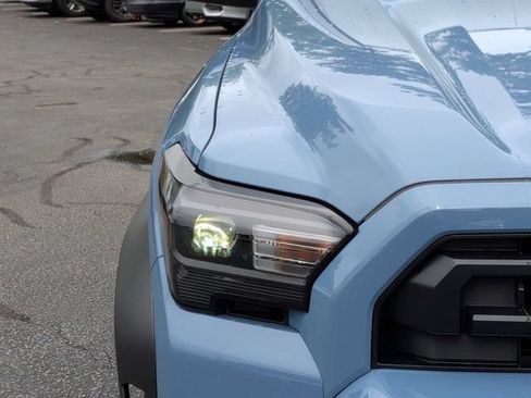 Used 2025 Toyota 4Runner SR5 AWD/4WD image 10