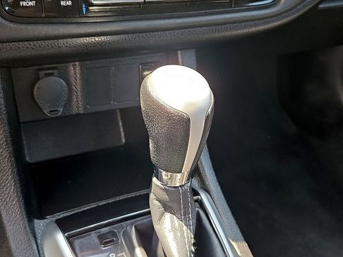 Used 2019 Toyota Corolla LE FWD image 15