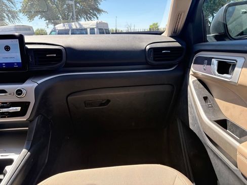 Used 2023 Ford Explorer XLT RWD image 6