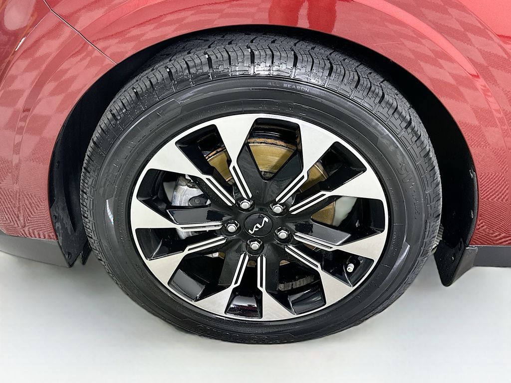 Used 2022 Kia Carnival EX FWD image 25