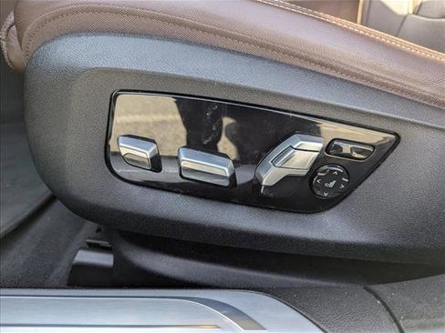 Used 2020 BMW 740i w/ Premium Package image 11