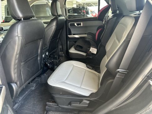 Used 2021 Ford Explorer XLT w/ Equipment Group 202A RWD image 5