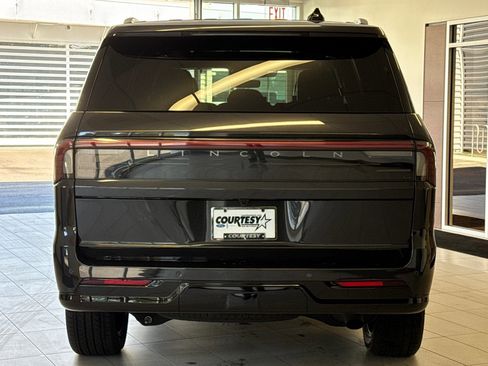 Certified 2025 Lincoln Navigator Black Label image 5