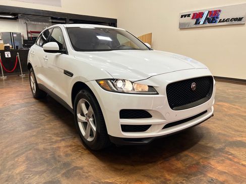 Used 2020 Jaguar F-PACE Premium image 3
