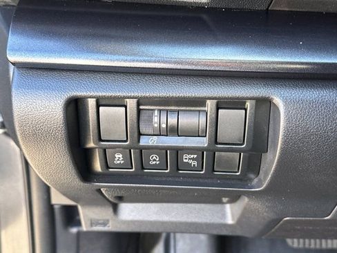 Used 2022 Subaru Crosstrek 2.5i Sport w/ Moonroof Package image 26