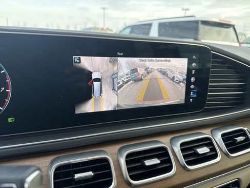 Used 2023 Mercedes-Benz GLS 450 4MATIC image 18