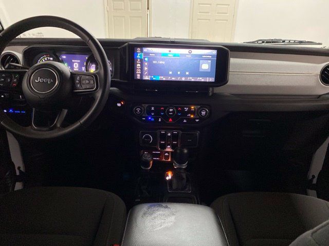 Used 2024 Jeep Wrangler Unlimited AWD/4WD image 12