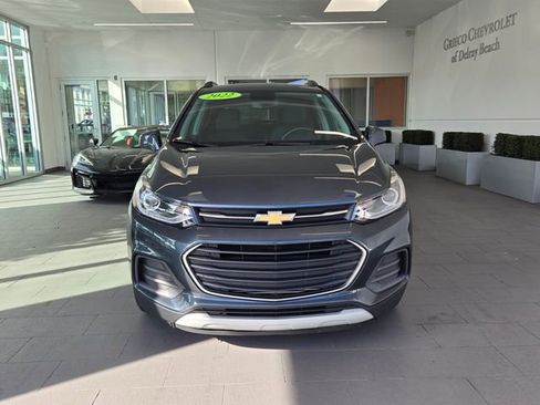 Certified 2022 Chevrolet Trax LT w/ LT Convenience Package image 2