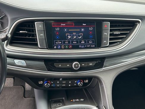 Used 2024 Buick Enclave Premium AWD/4WD image 12