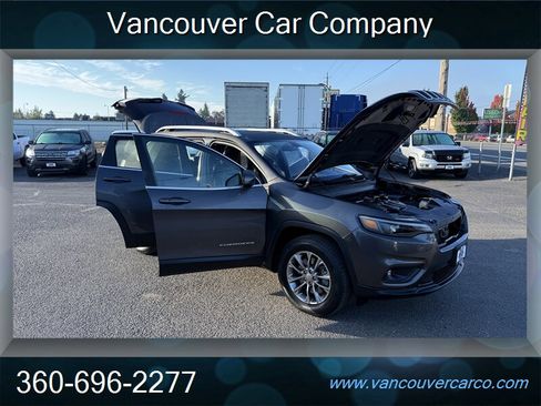 Used 2019 Jeep Cherokee Latitude Plus w/ Cold Weather Group image 25