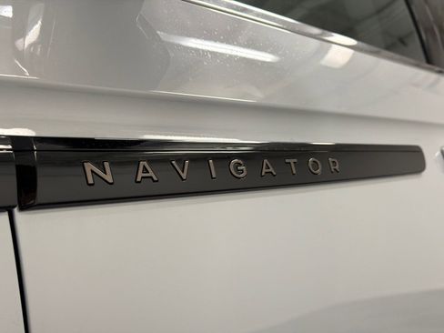 New 2026 Lincoln Navigator Black Label AWD/4WD image 17
