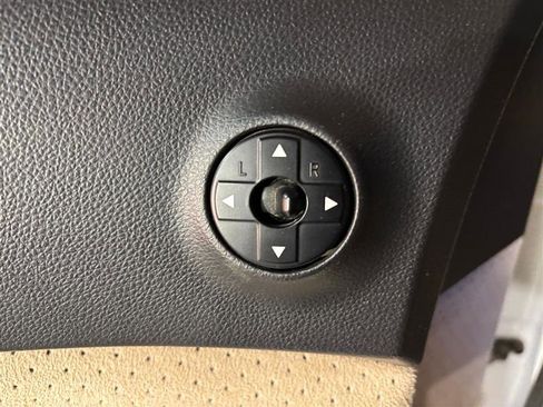 Used 2008 Hyundai Entourage image 13