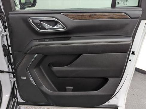 Used 2023 Chevrolet Suburban Premier image 23