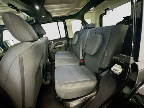 Used 2025 Jeep Wrangler Unlimited Sahara w/ Safety Group AWD/4WD image 28