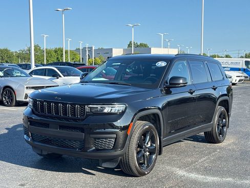 Used 2025 Jeep Grand Cherokee L Altitude AWD/4WD image 6