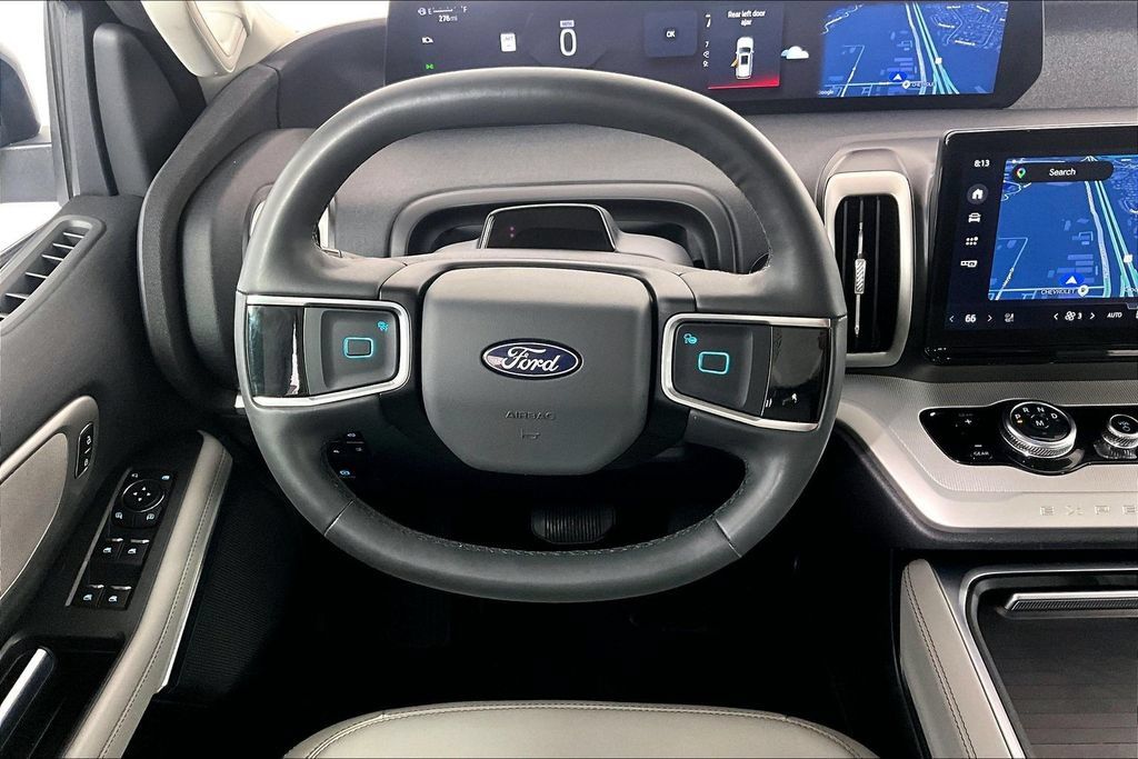 Used 2025 Ford Expedition Active AWD/4WD image 5