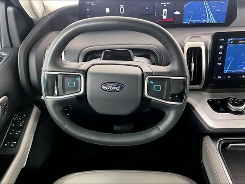 Used 2025 Ford Expedition Active AWD/4WD image 5