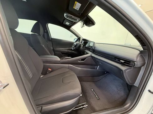Used 2026 Hyundai Elantra SEL Sport Premium FWD image 24
