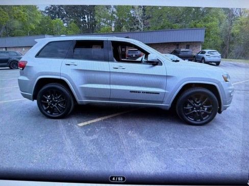 Used 2020 Jeep Grand Cherokee Altitude image 2