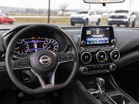 Used 2025 Nissan Sentra SV image 9