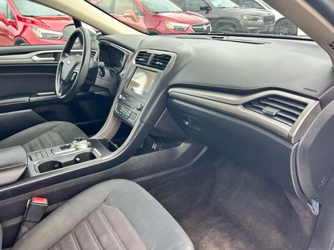 Used 2020 Ford Fusion SE image 9