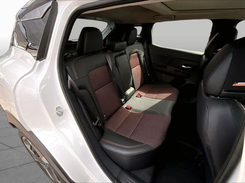 Used 2025 Nissan Kicks SR w/ SR Premium Package AWD/4WD image 19