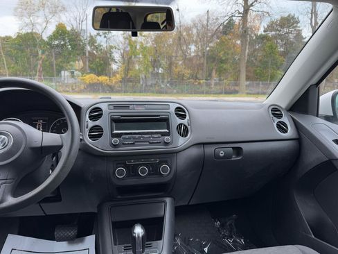 Used 2012 Volkswagen Tiguan S AWD/4WD image 38