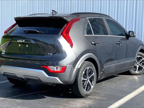 Used 2023 Kia Niro EX FWD image 11